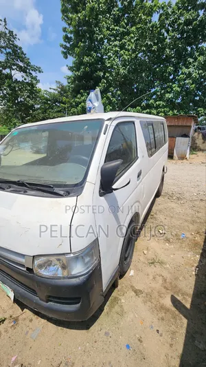 Toyota HiAce 2012 White