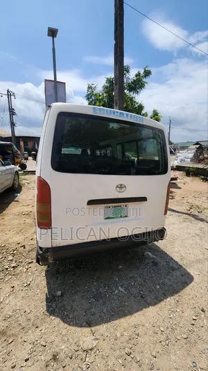 Toyota HiAce 2012 White