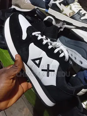 Quality Unisex Sneakers – Sizes 44-46 Available"