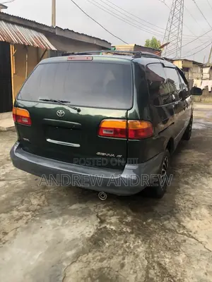 Toyota Sienna 2000 Green
