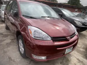 Toyota Sienna 2005 Red