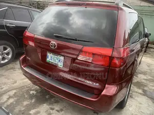 Toyota Sienna 2005 Red