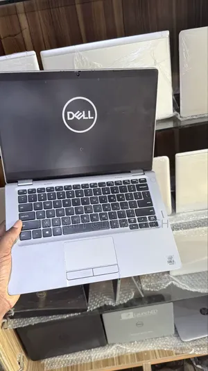Laptop Dell Latitude 5310 2-in-1 8GB Intel Core i7 SSD 256GB