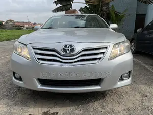 Toyota Camry XLE V6 4dr Sedan (3.5L 6cyl 6A) 2011 Silver