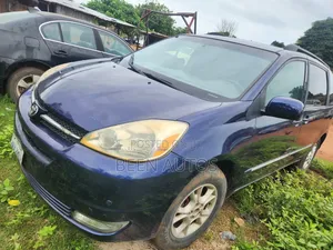 Toyota Sienna 2004 Blue