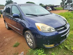 Toyota Sienna 2004 Blue