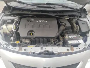 Toyota Corolla 2010 Silver