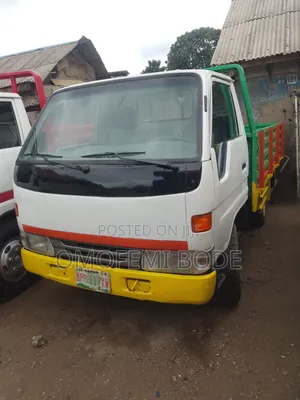 Toyota Dyna 100 Normal Hand With Big Bucket 3y Engine Petrol Truck