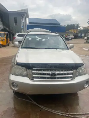 Toyota Highlander V6 AWD 2003 Gold