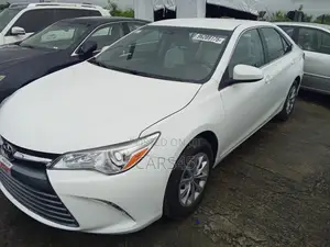 Toyota Camry XLE 4dr Sedan (2.5L 4cyl 6A) 2017 White
