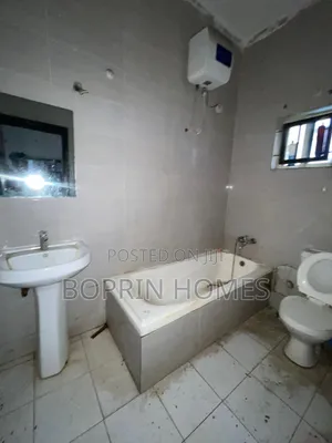 Mini Flat in Canal Westl, Osapa london for rent