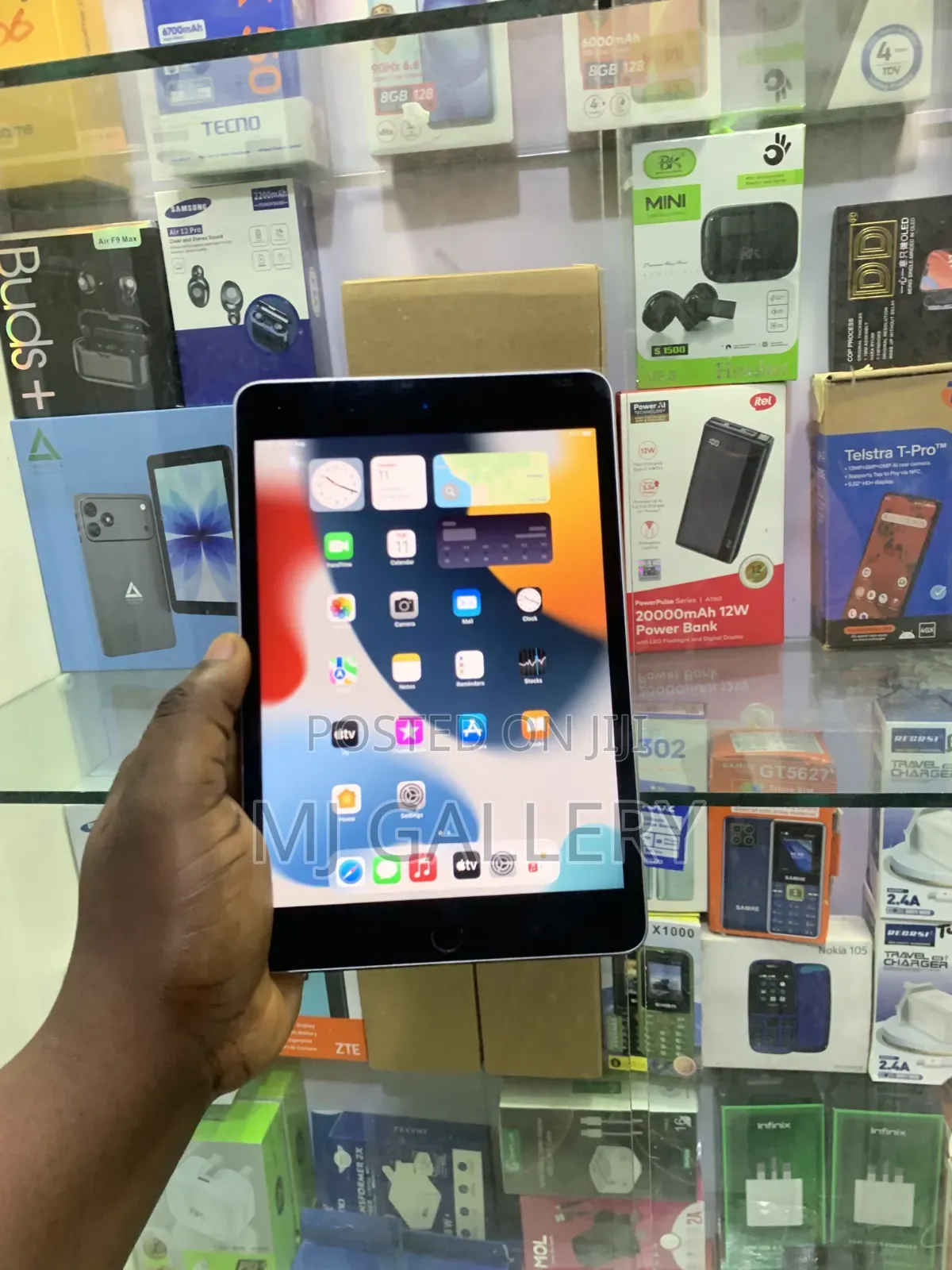 Apple iPad mini 4 32 GB Black