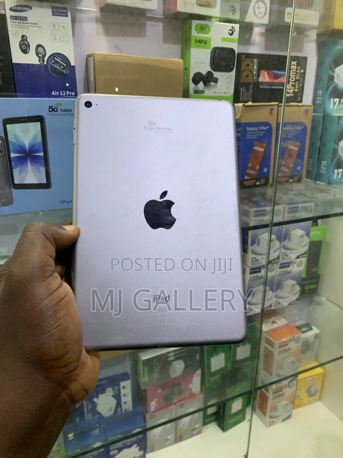 Apple iPad mini 4 32 GB Black