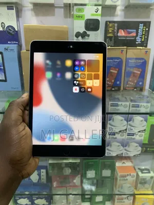 Apple iPad mini 4 32 GB Black