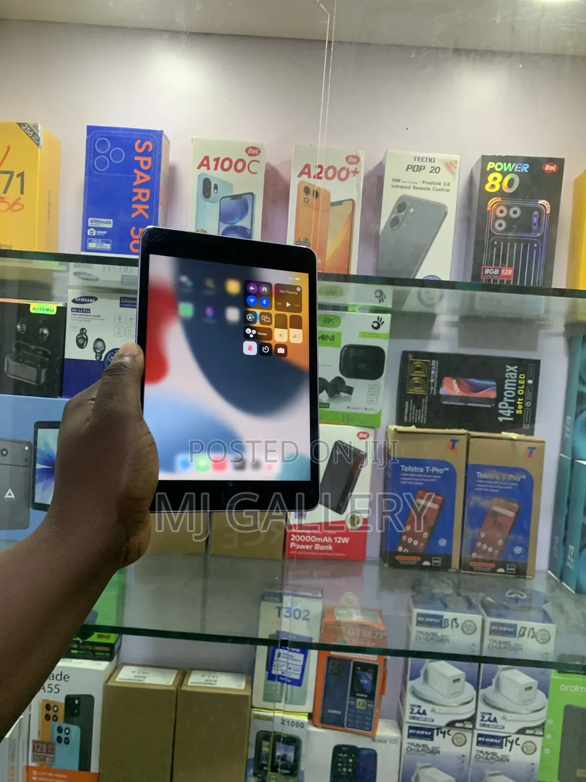 Apple iPad mini 4 32 GB Black