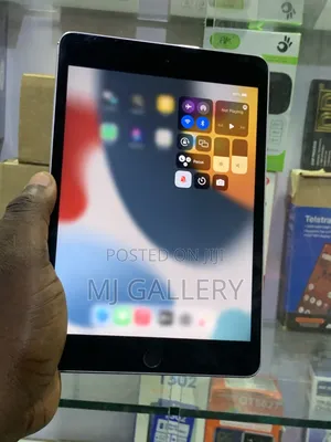 Apple iPad mini 4 32 GB Black