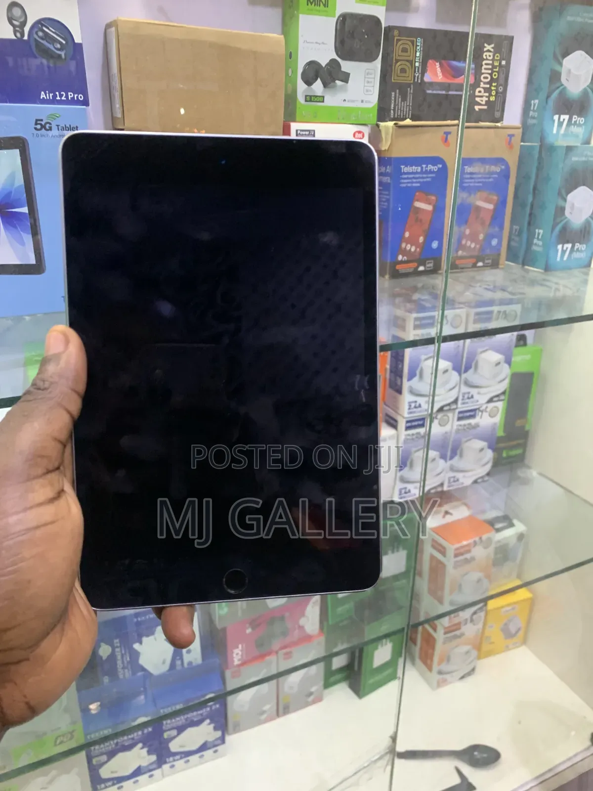 Apple iPad mini 4 32 GB Black