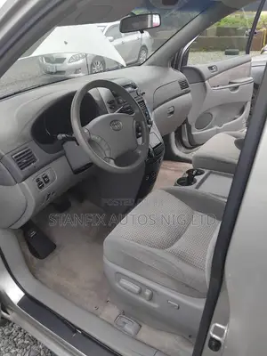 Toyota Sienna 2010 Silver