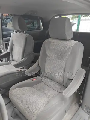 Toyota Sienna 2010 Silver
