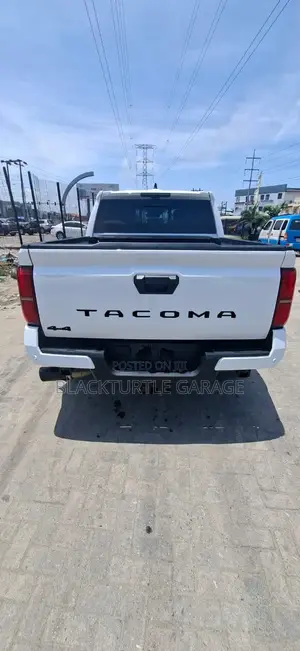 Toyota Tacoma 2024 White