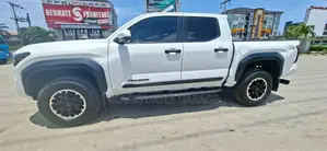 Toyota Tacoma 2024 White