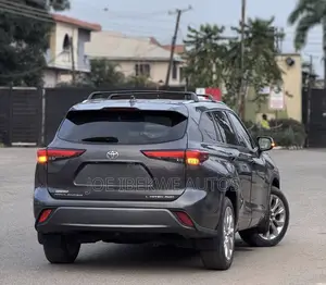 Toyota Highlander Limited 2021 Gray