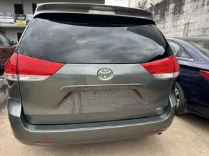 Toyota Sienna XLE 7-Passenger 4dr Minivan AWD (3.5L 6cyl 6A) 2014