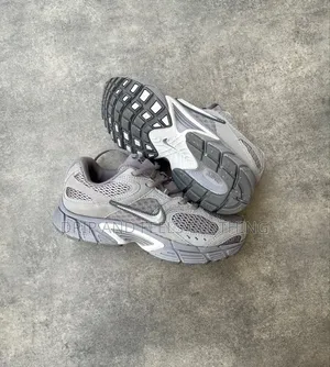 Nike V5 RNR Sneakers