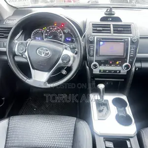 Toyota Camry SE 4dr Sedan (2.5L 4cyl 6A) 2013 White