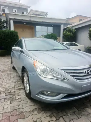Hyundai Sonata GLS Sedan FWD (2.4L 4cyl 6A) 2013 Blue