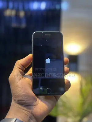 Apple iPhone SE 64 GB Black