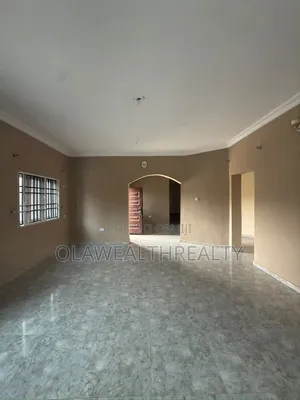 3bdrm Block of Flats in Akobo for rent