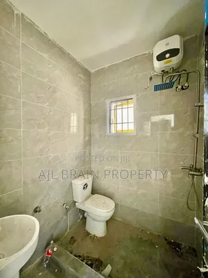 3bdrm Duplex in News Engineering for rent
