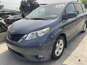 Toyota Sienna LE 8-Passenger 4dr Minivan (3.5L 6cyl 6A) 2014 Blue