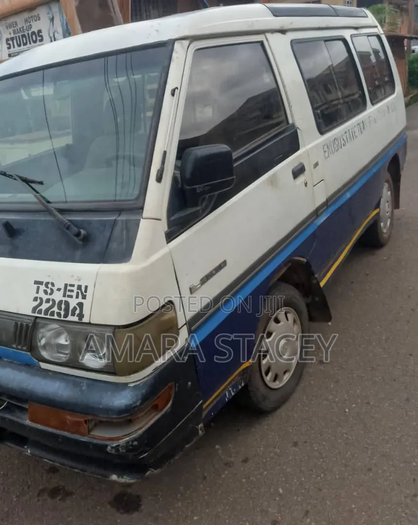 Mitsubishi L300 2005 White
