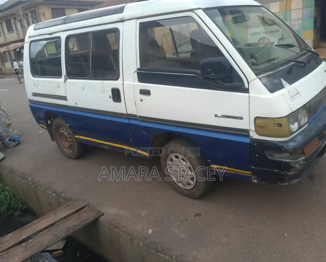 Mitsubishi L300 2005 White