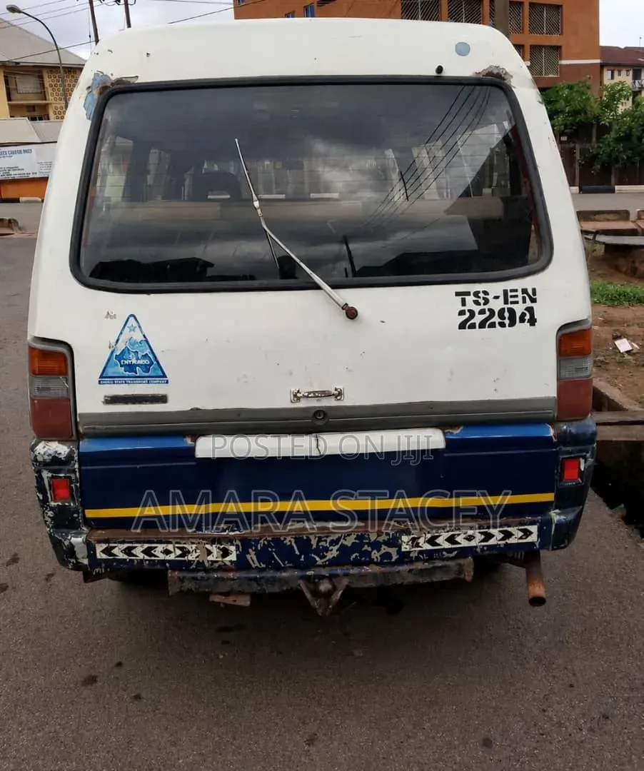 Mitsubishi L300 2005 White