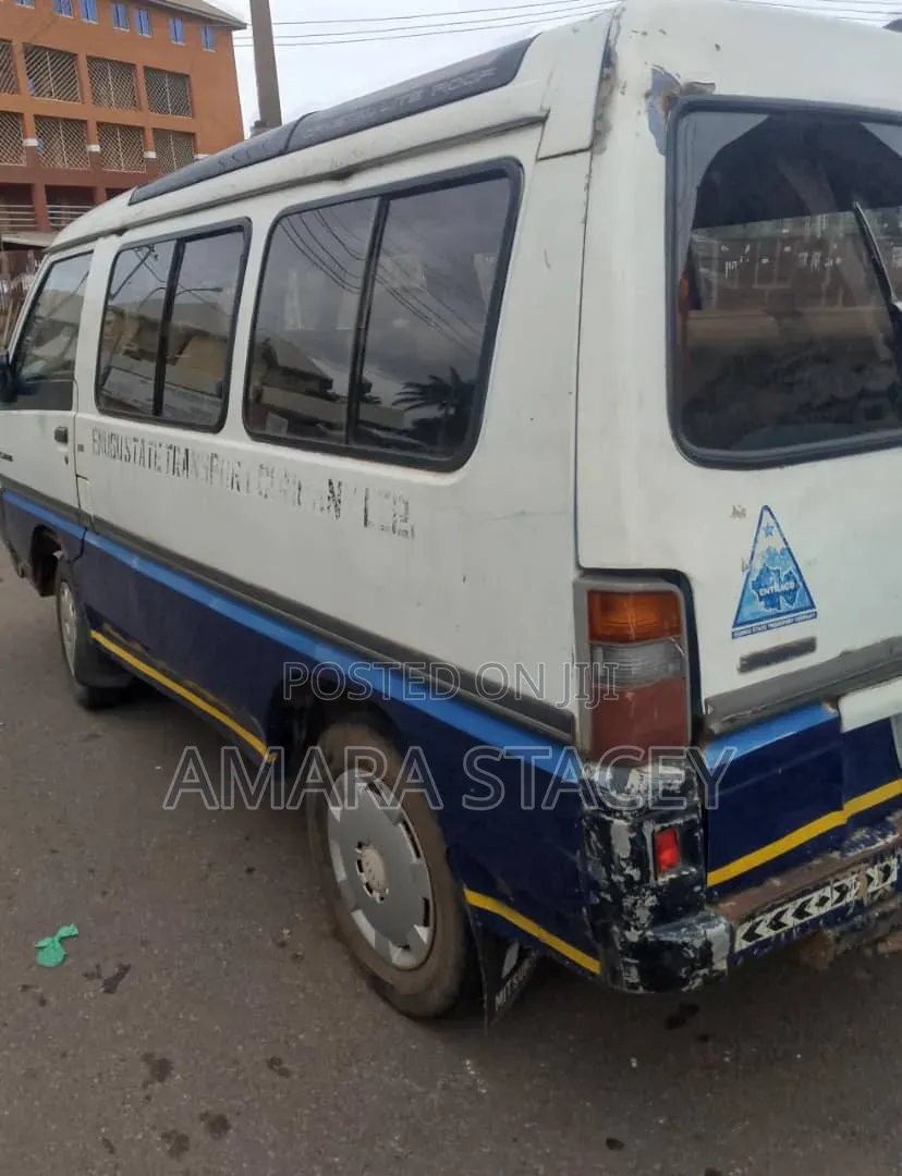 Mitsubishi L300 2005 White