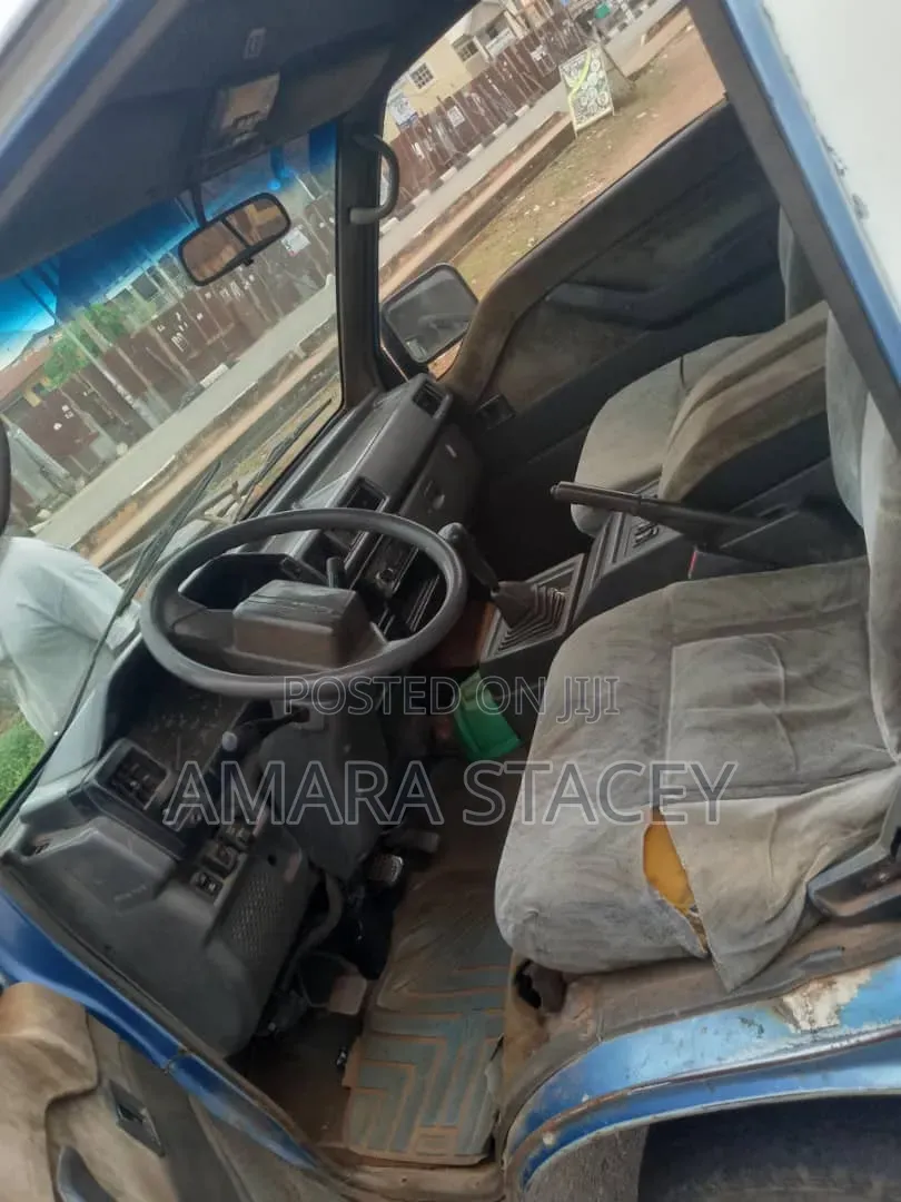 Mitsubishi L300 2005 White