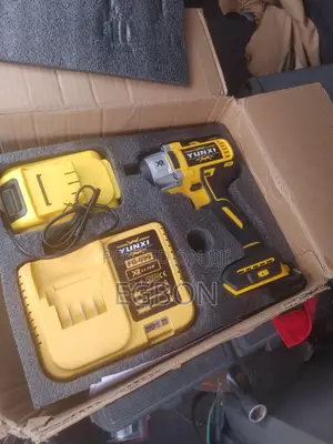 YUNXI FG-696 Cordless Brushless Impact Wrench Kit