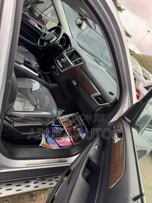 Mercedes-Benz M Class ML350 4MATIC 4dr SUV AWD (3.5L 6cyl 7A) 2015 Silver 
