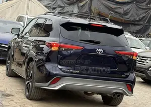 Toyota Highlander 2021 Blue