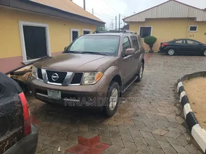 Nissan Pathfinder 2005 Brown