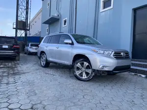 Toyota Highlander Limited 3.5L 2WD 2013 Silver