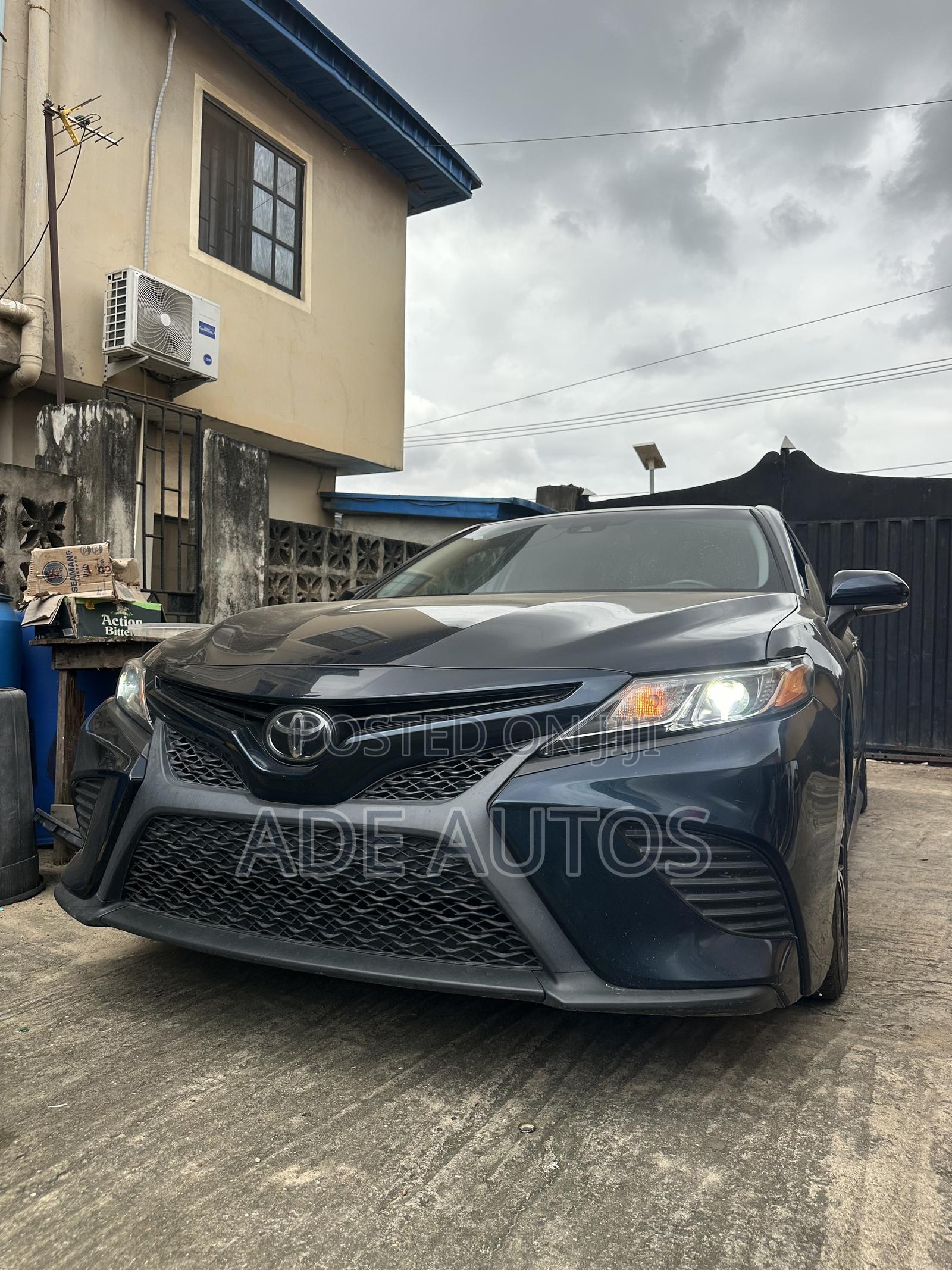 Toyota Camry SE FWD (2.5L 4cyl 8AM) 2018 Blue