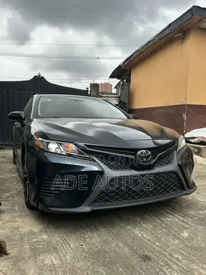 Toyota Camry SE FWD (2.5L 4cyl 8AM) 2018 Blue