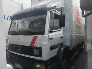 Mercedes-Benz 2007 White