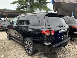 Toyota Sequoia Platinum 4dr SUV 4WD (5.7L 8cyl 6A) 2017 Black