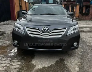 Toyota Camry LE 4dr Sedan (2.5L 4cyl 6AM) 2010 Gray