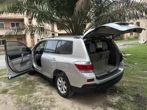 Toyota Highlander Limited 4dr SUV AWD (3.5L 6cyl 6A) 2014 White